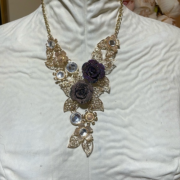 Bib style necklace - Picture 1 of 3
